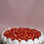 Тарт с клубникой и меренгами