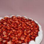 Тарт с клубникой и меренгами