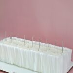 Свадебный прямоугольный торт с вафельным декором